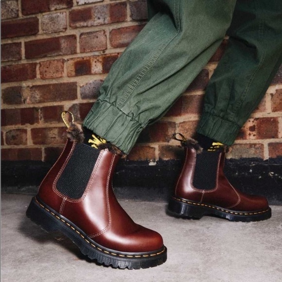 Dr. Martens 2976 Leonore Faux Fur Lined Chelsea Boots - Picture 13 of 14